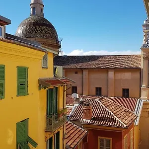 https://sunny-apartment-in-heart-of-nice-old-town.fr-provencehotel.com
