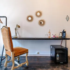 https://le-panier-enchante-suites-loft-terrasse-et-patio-au.fr-provencehotel.com
